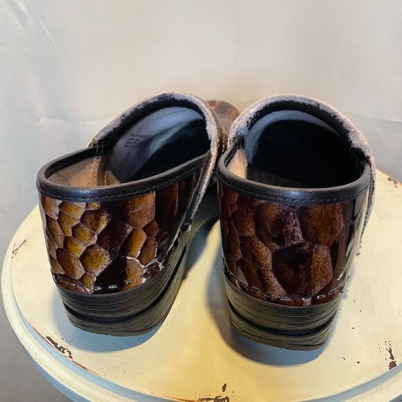 Dansko Women's Leather clogs 38 Brown Honeycomb Pattern professional nonslip - Picture 4 of 6